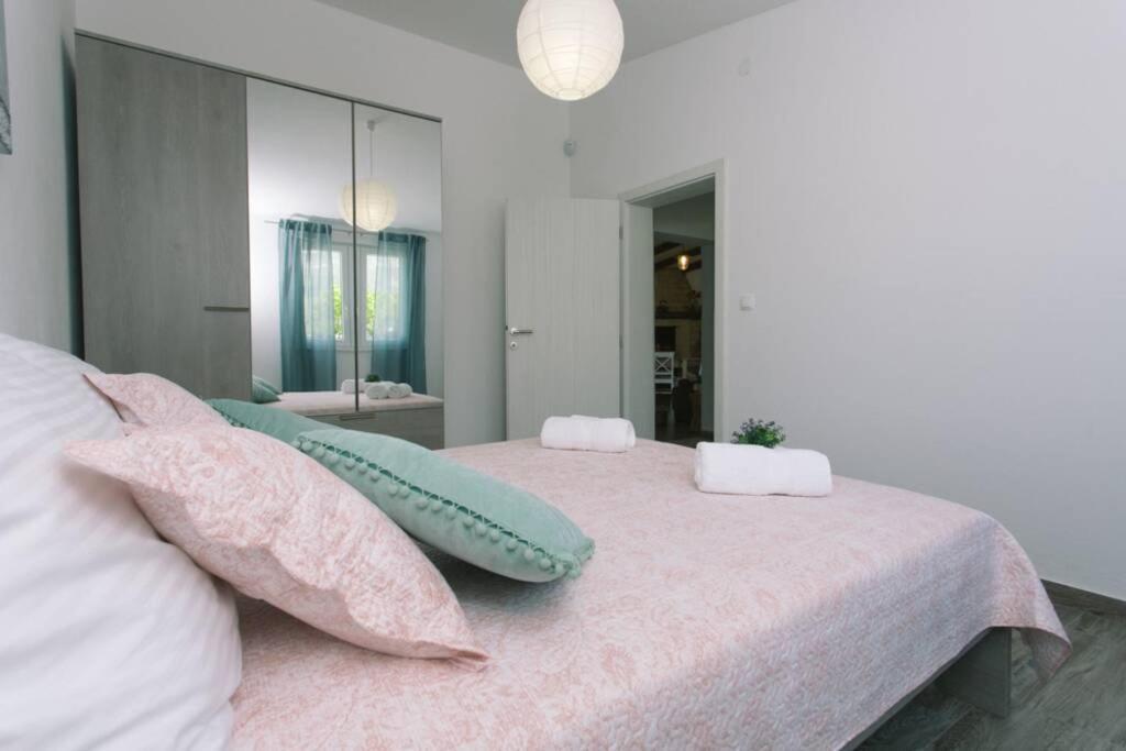 Lodge Jomi Kastel Novi Ngoại thất bức ảnh